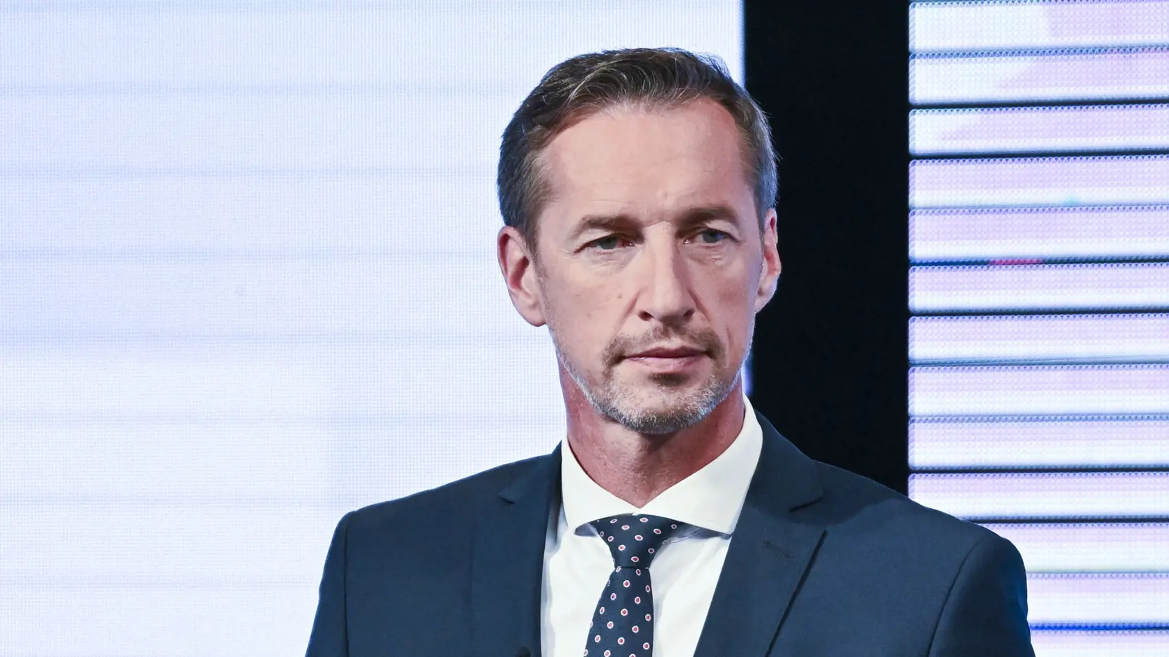 "Napriek náročnej situácii s verejnými financiami sme sa rozhodli výrazne zafinancovať rozvoj taktovej dopravy na linkách Prešov - Svidník a Prešov - Stropkov, kde sa cestujúci budú môcť spoľahnúť na odchody spojov každú hodinu v oboch smeroch po celý deň," uviedol predseda PSK Milan Majerský.