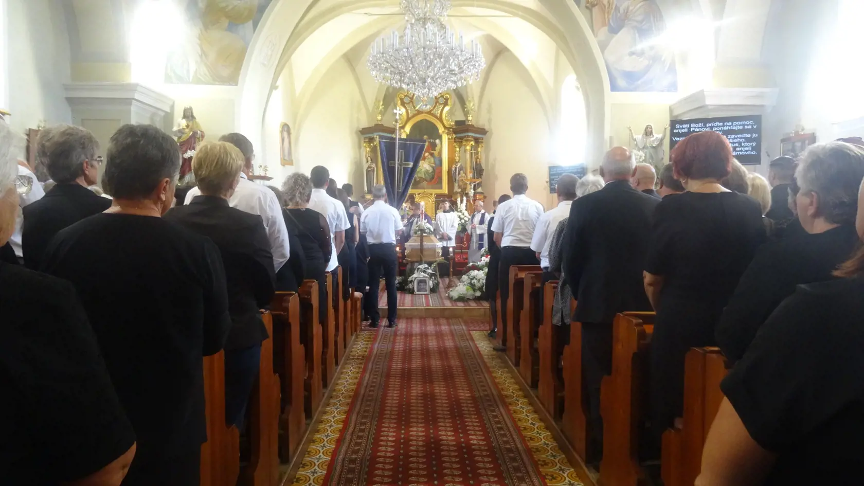 Kostol v Bartošovciach zažil veľmi emotívnu rozlúčku s podnikateľom Mirom.