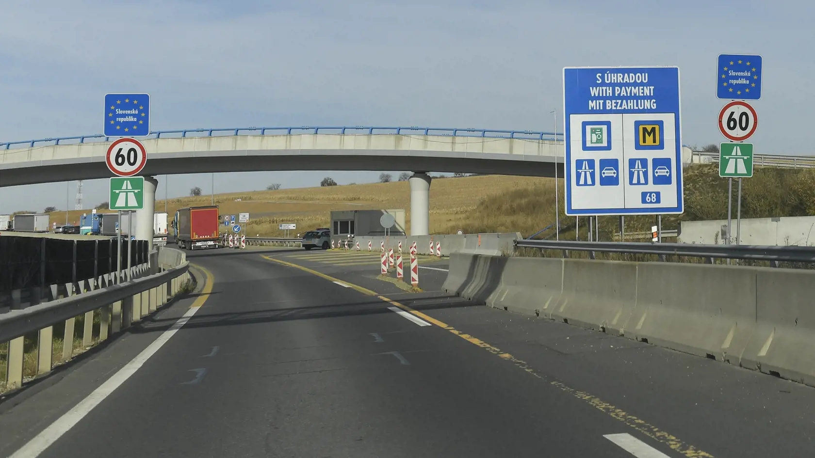 Na východe Maďarska otvorili v utorok 26. októbra 2021 úsek diaľnice M30, spájajúcu Miškovec s maďarsko-slovenským hraničným priechodom v Tornyosnémeti. Snímka z diaľnice M30 od Miškovca po maďarsko-slovenský hraničný priechod v Tornyosnémeti. FOTO TASR – František Iván