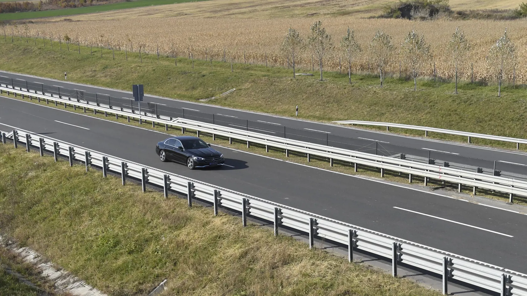 Na východe Maďarska otvorili v utorok 26. októbra 2021 úsek diaľnice M30, spájajúcu Miškovec s maďarsko-slovenským hraničným priechodom v Tornyosnémeti. Snímka z diaľnice M30 od Miškovca po maďarsko-slovenský hraničný priechod v Tornyosnémeti. FOTO TASR – František Iván