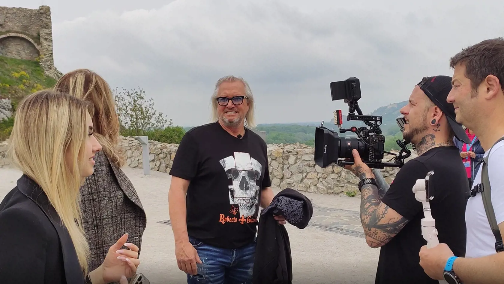 Rodinka Geissenovcov navštívila počas druhého dňa svojej návštevy na Slovensku zrúcaninu hradu Devín v Bratislave. Carmen, Roberta, Shaniu a Davinu sprevádzali predseda BSK Juraj Droba a minister hospodárstva Richard Sulík.