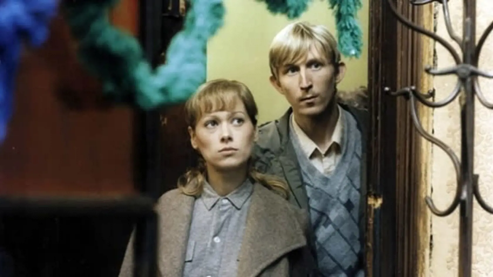Film Krajina s nábytkem z roku 1986. Yvetta Kornová s Vladimírom Javorským.