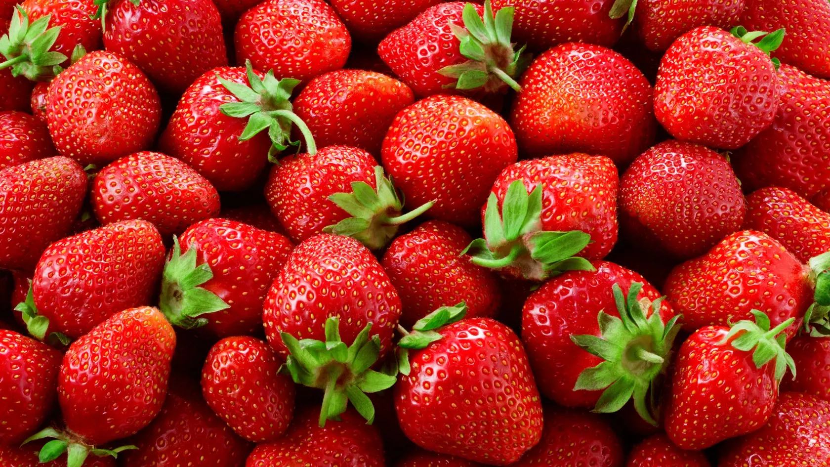Ešte viac vitamínu C ako pomaranče je v jednej dávke jahôd. Sú tiež bohaté na atioxidanty, sú dobrým zdrojom draslíka a vlákniny. Sú bez tukov, bez sodíka a bez obsahu cholesterolu, čo ich robí zdravými pre srdce. Jeden šálka ovocia má iba asi 50 kalórií.