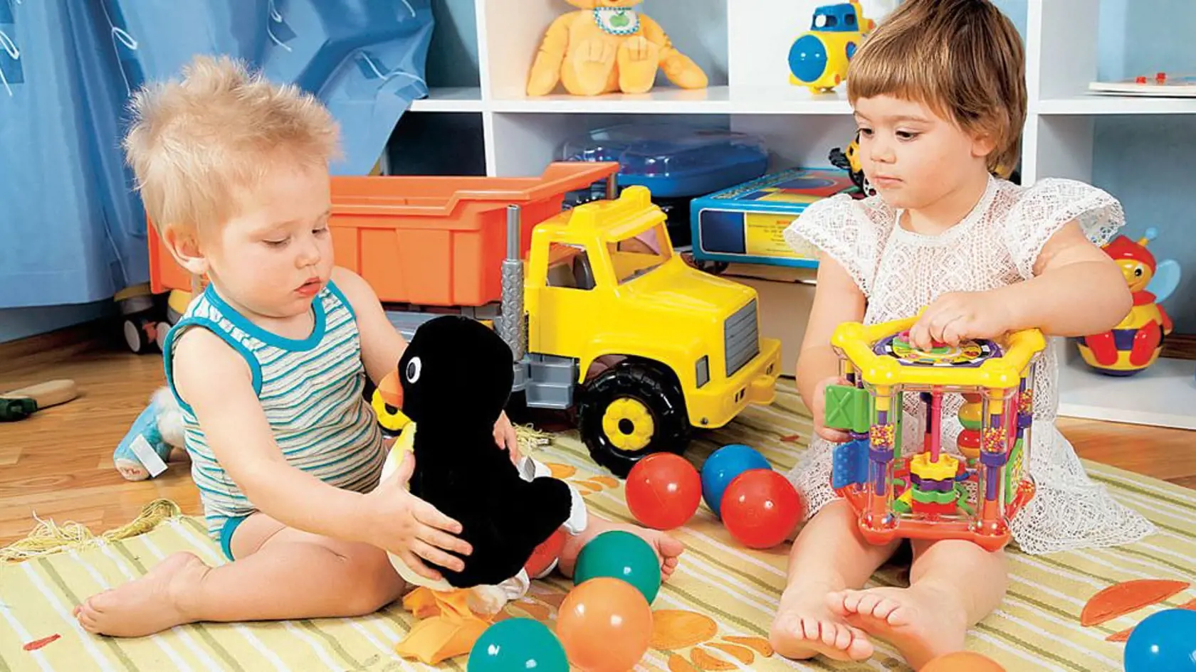 V detskom kráľovstve, samozrejme, nesmú chýbať hračky, ktorých je na trhu veľký výber. Určite veľmi oceníte praktické úložné priestory a škatule.