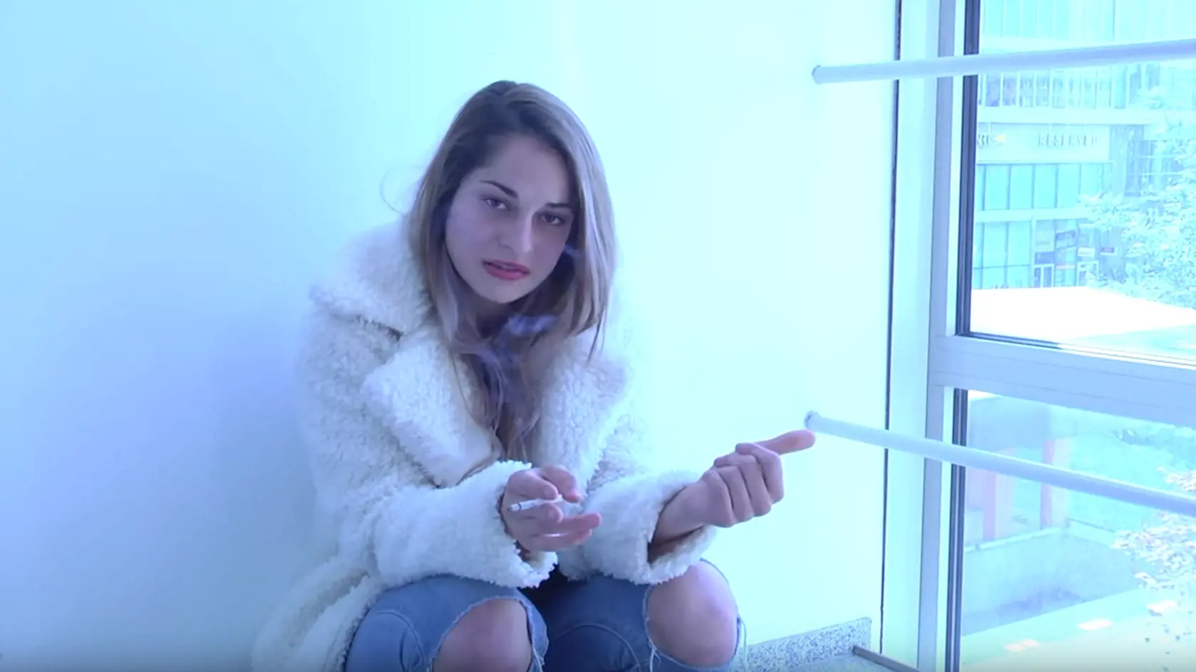 Monika Potokárová zahviezdila aj v hre Ruské denníky, kde hrala ako hlavná postava Alexandra Ľvovna Rachamanovová. Len nedávno natočila v divadle krátke video, kde o hre hovorí. Nechýbala jej povestná cigaretka v ruke.