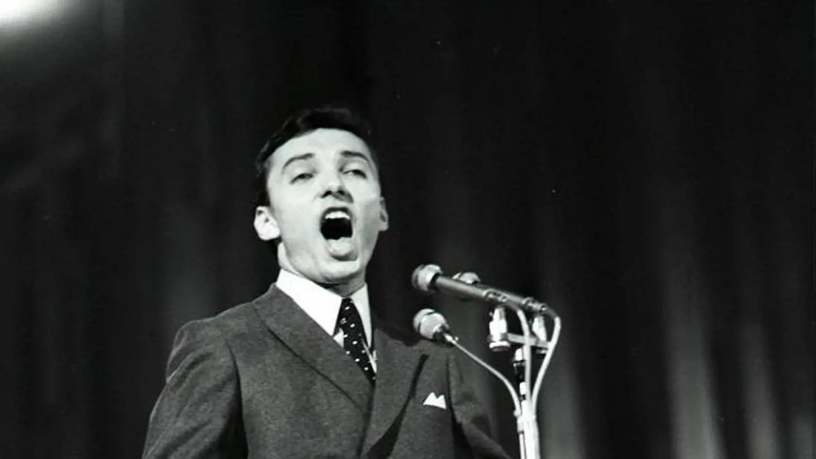 Mladý Karel Gott.