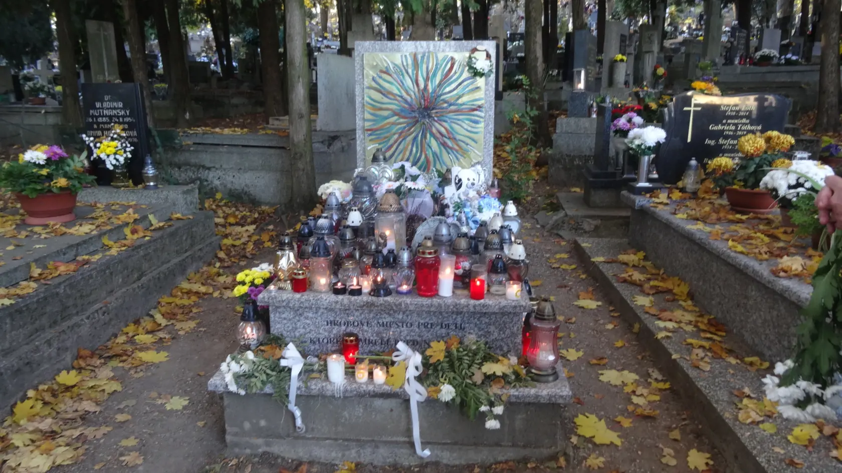 Neobyčajný hrob na Verejnom cintoríne.