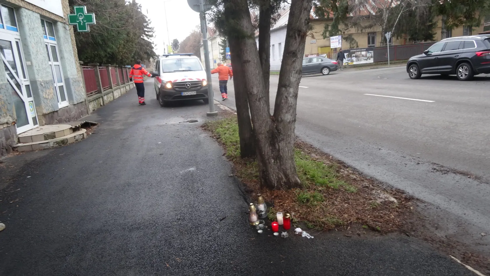 Záchranári si prišli uctiť pamiatku nebohej na miesto jej tragickej smrti.