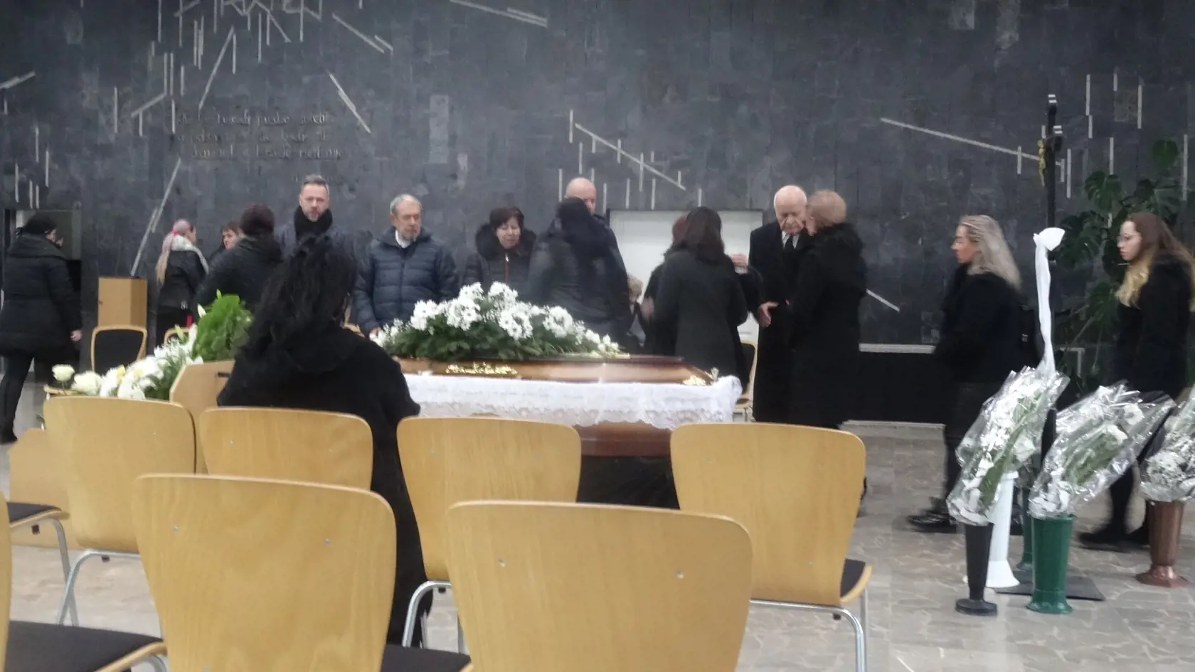 Rodičia a brat sa utápali v slzách.