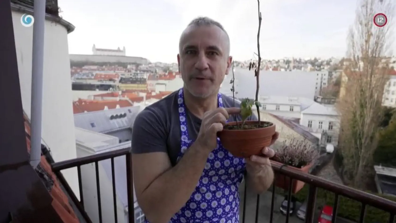 Martin má z krásneho bytu výhľad aj na Bratislavský hrad.