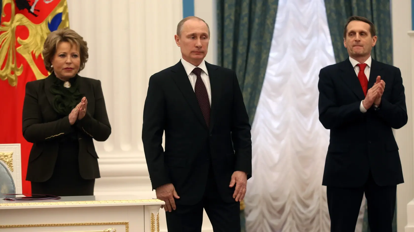 ruský prezident Vladimir Putin predsedníčka hornej komory ruského parlamentu Valentina Matvijenková a predseda dolnej komory ruského parlamentu Sergej Naryškin