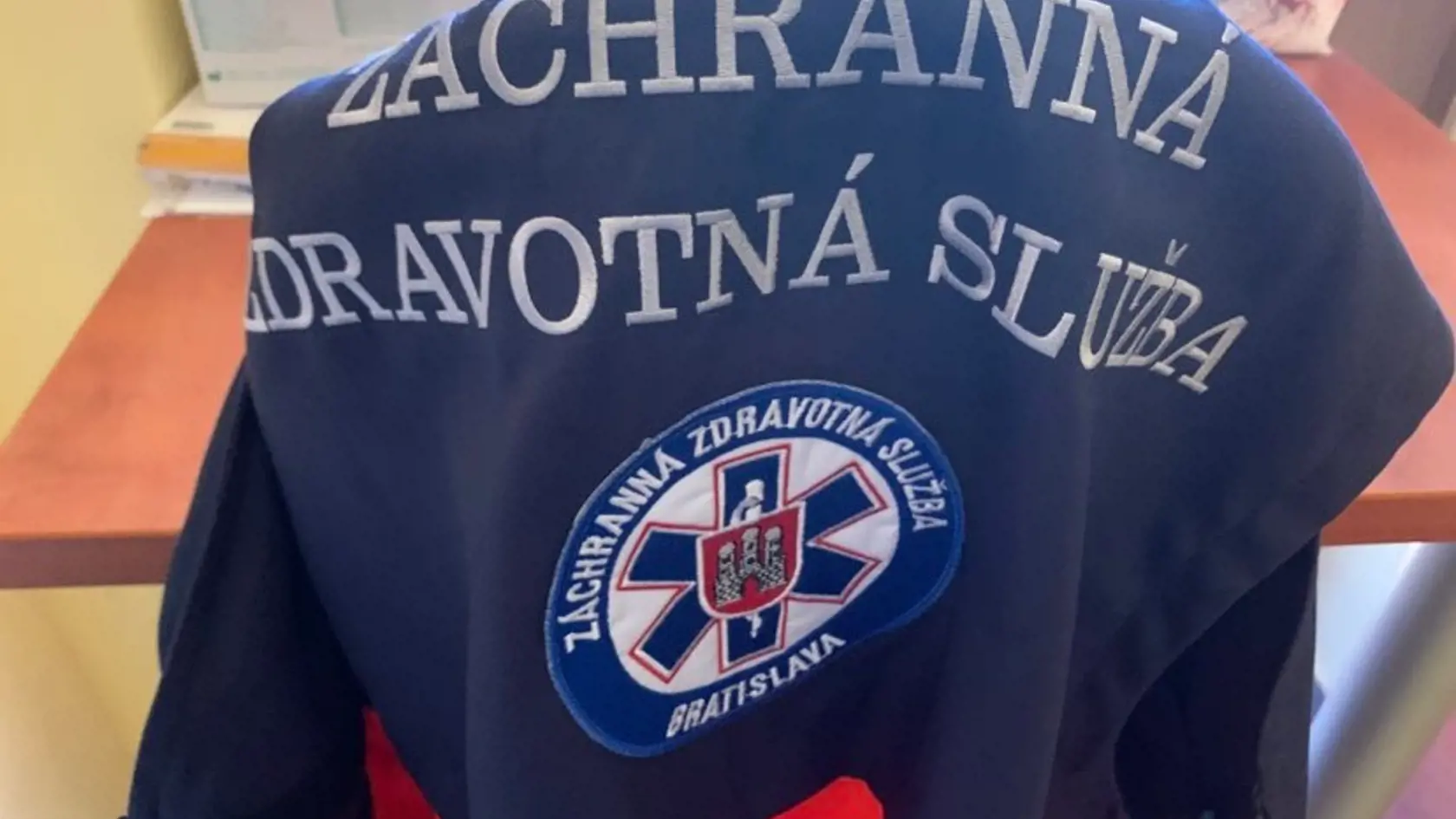 Záchranárov si nepomýlite aj vďaka označenej uniforme