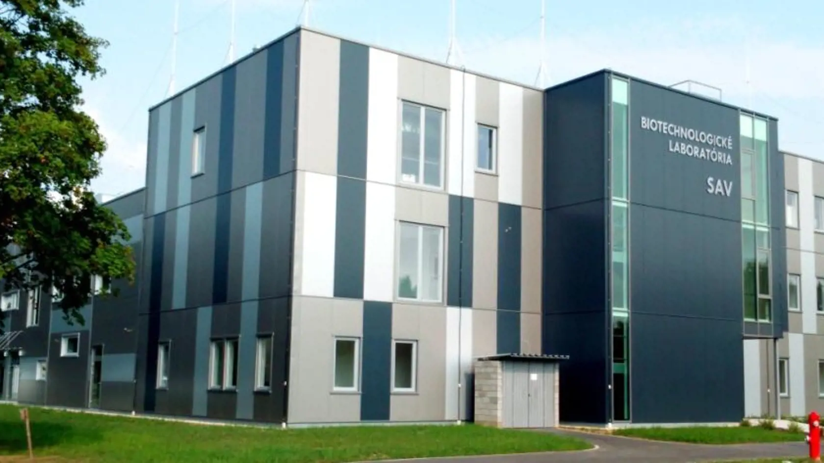 Biotechnologické laborátoriá SAV v Šarišských Michaľanoch.