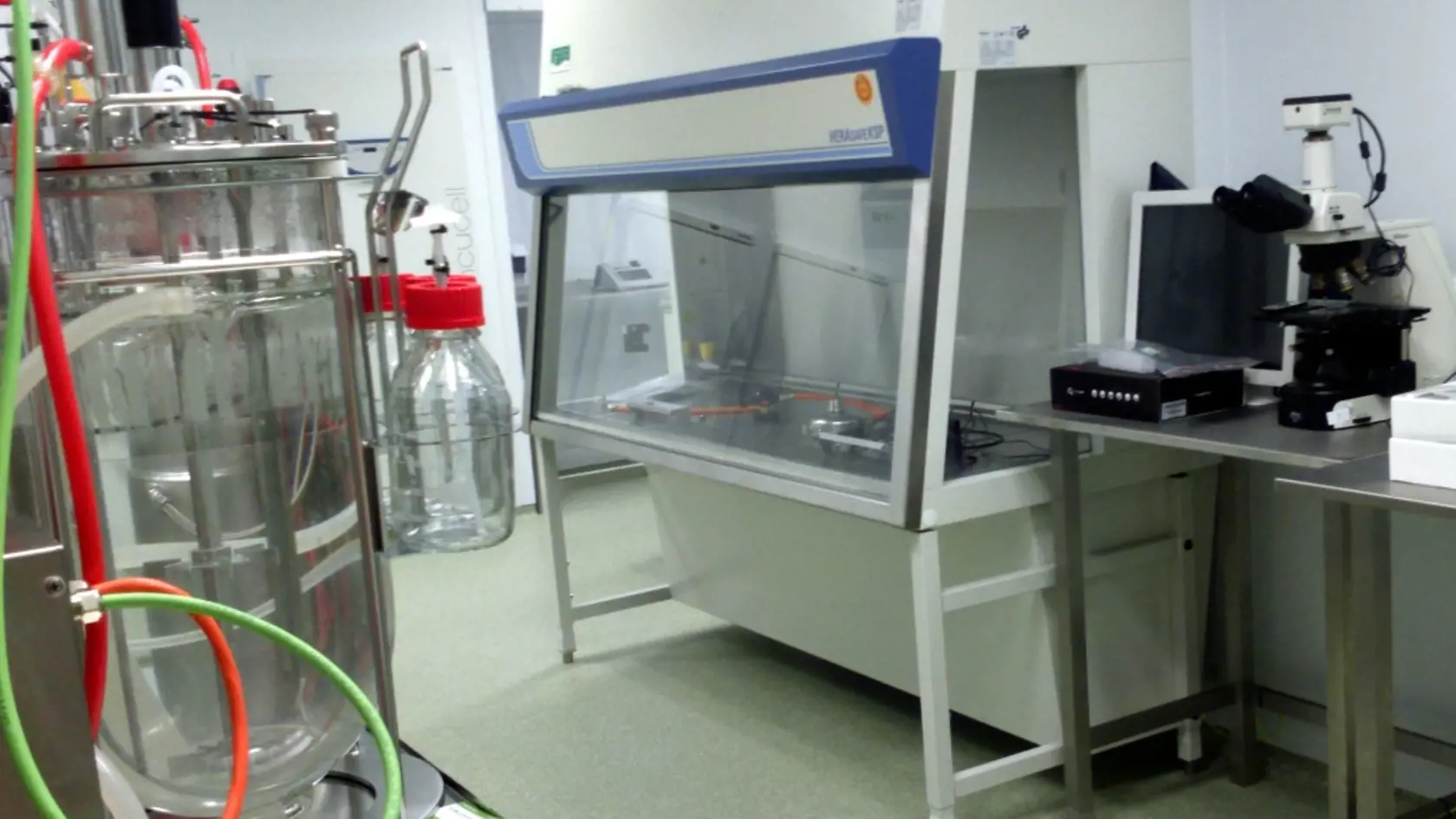 Biotechnologické laborátoriá SAV v Šarišských Michaľanoch. Za prísnej čistoty tu testujú  vakcíny či liečivá.