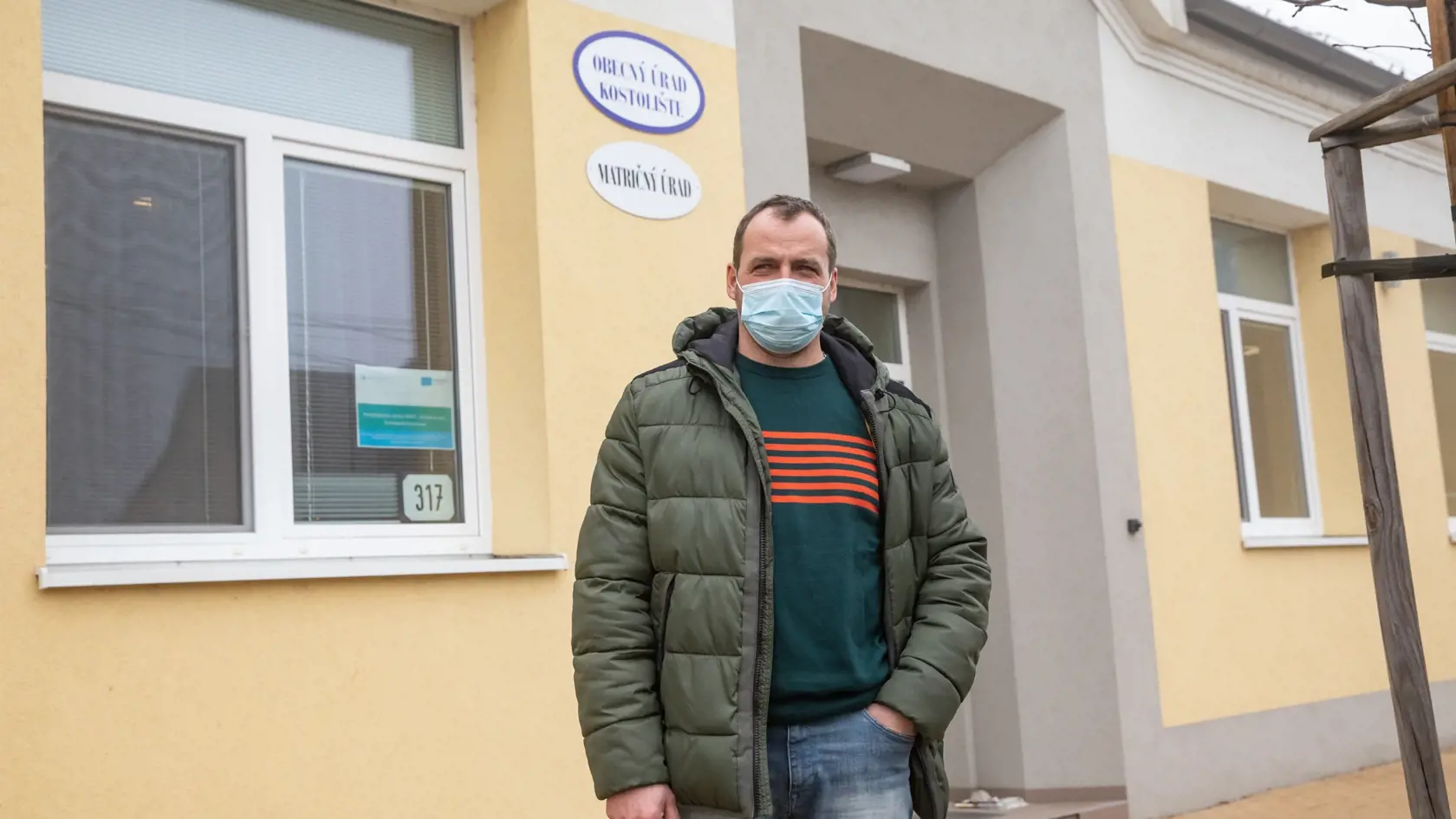 Reportáž v dedine Kostolište kde bol pred rokom prvý prípad covid-19.