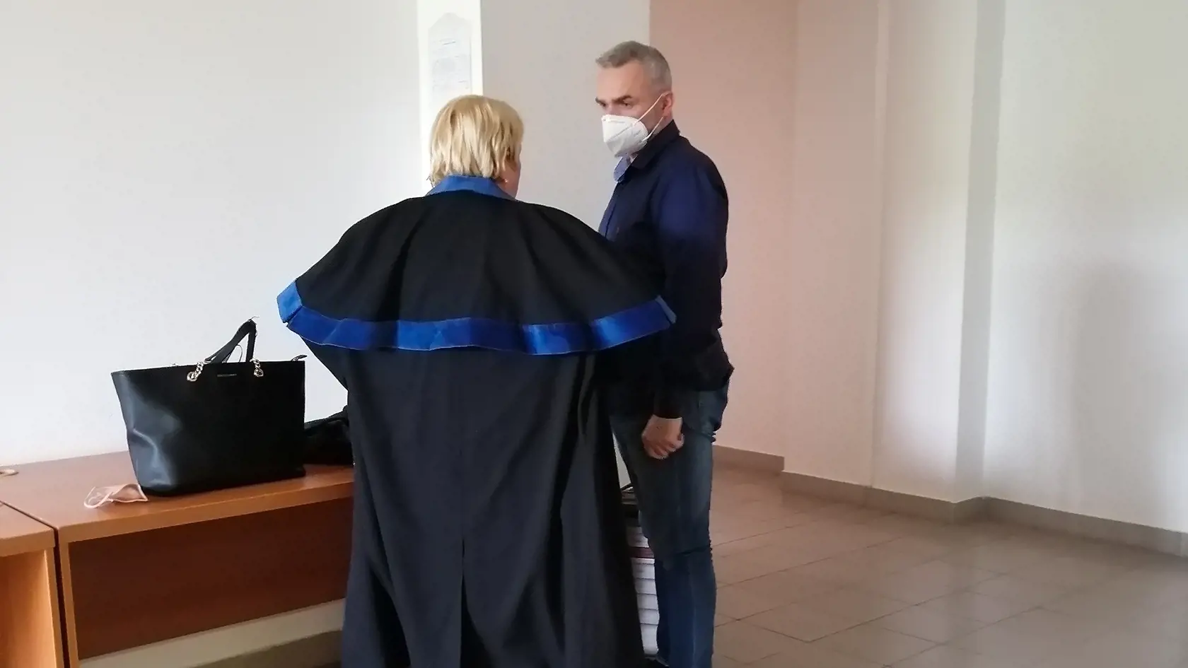 Ex-hokejový reprezentant a bývalý zástupca primátora mesta Prešov René Pucher stojí pred sudcom Špecializovaného trestného súdu pre údajné prijatie úplatku.