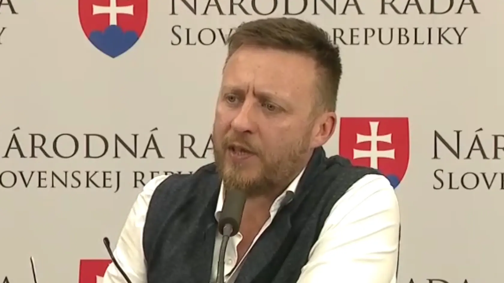 Peter Kotlár skritizoval šéfa Hlasu Matúša Šutaja Eštoka.