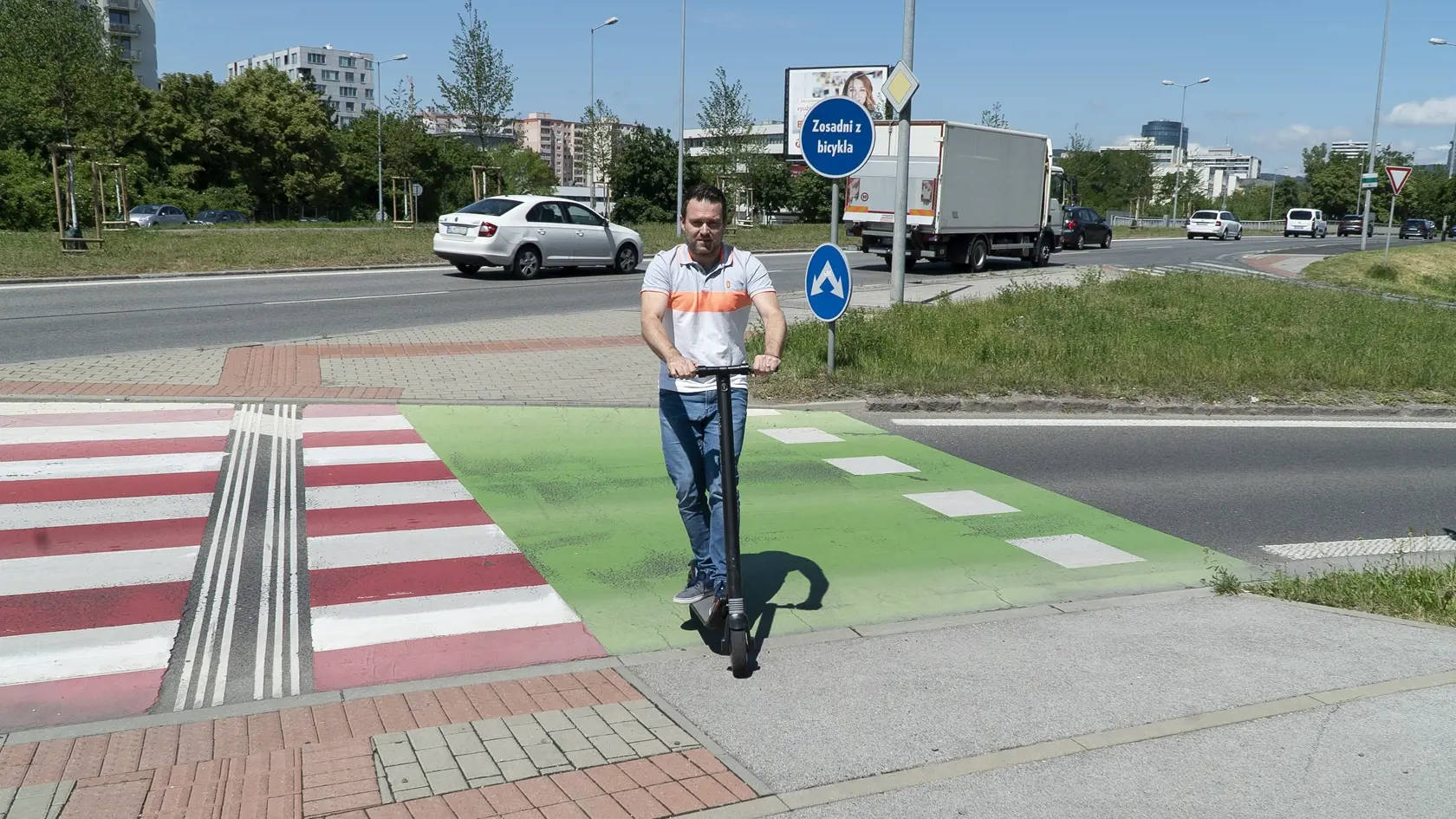 Filip (37) - Vodiči nám nedávajú prednosť!
Množstvo vodičov neberie na kolobežkárov ohľad.
