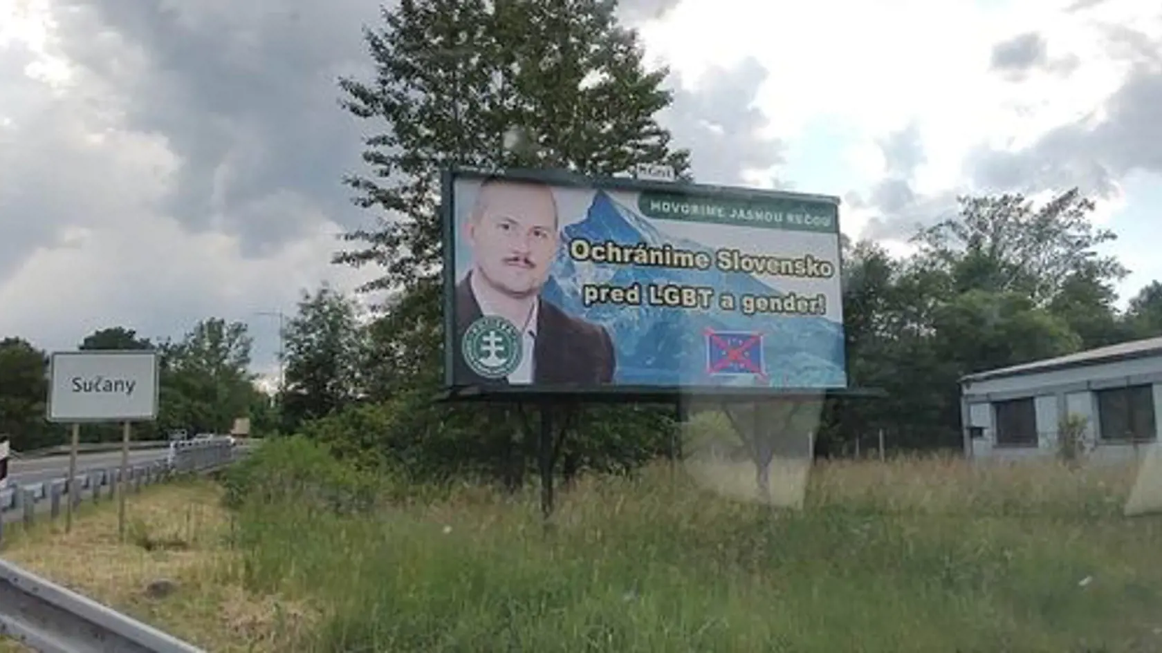 Sporný bilboard strany Mariána Kotlebu.