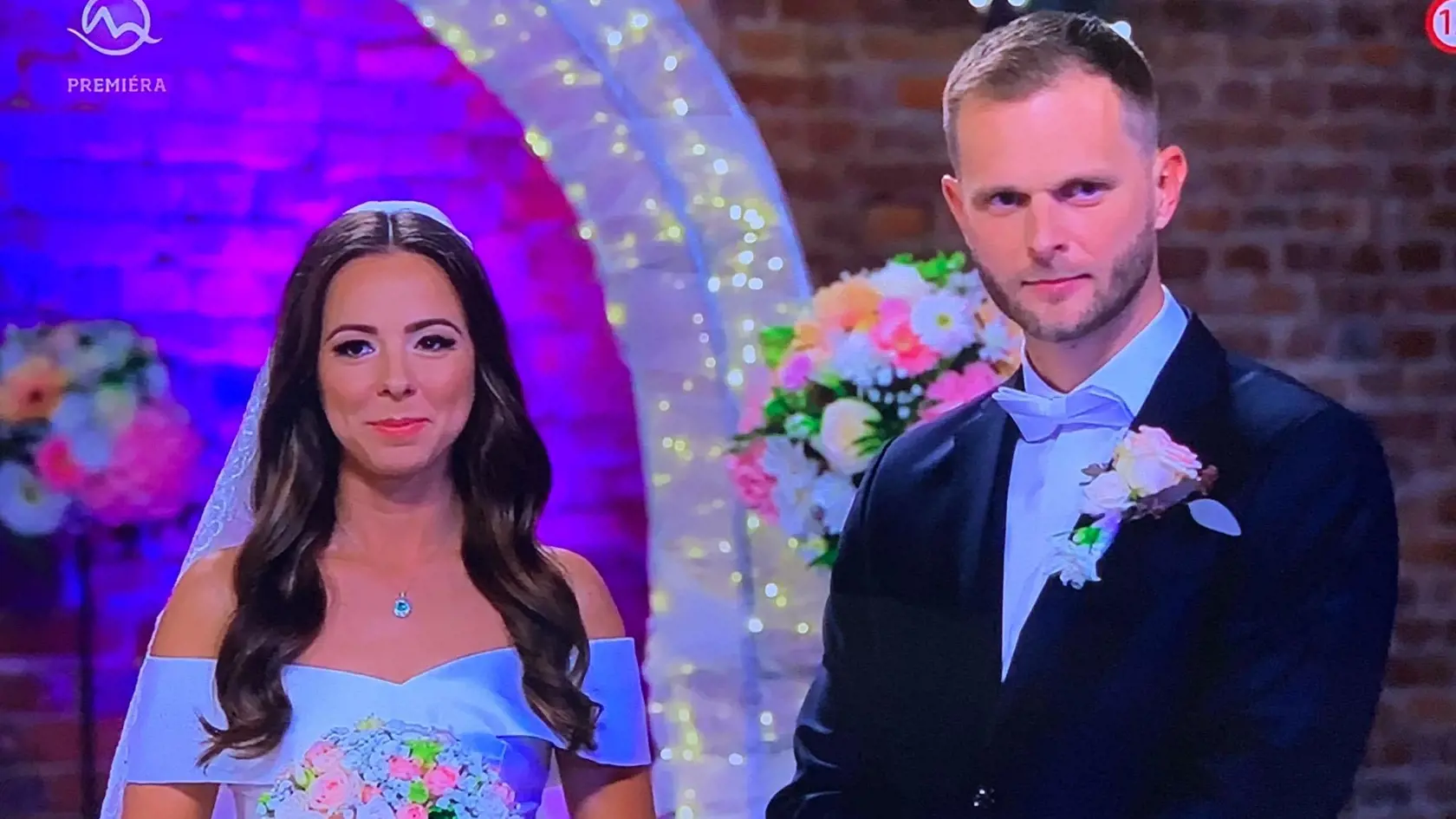Ženích Michal sa pri pohľade na nevestu netváril príliš nadšene.