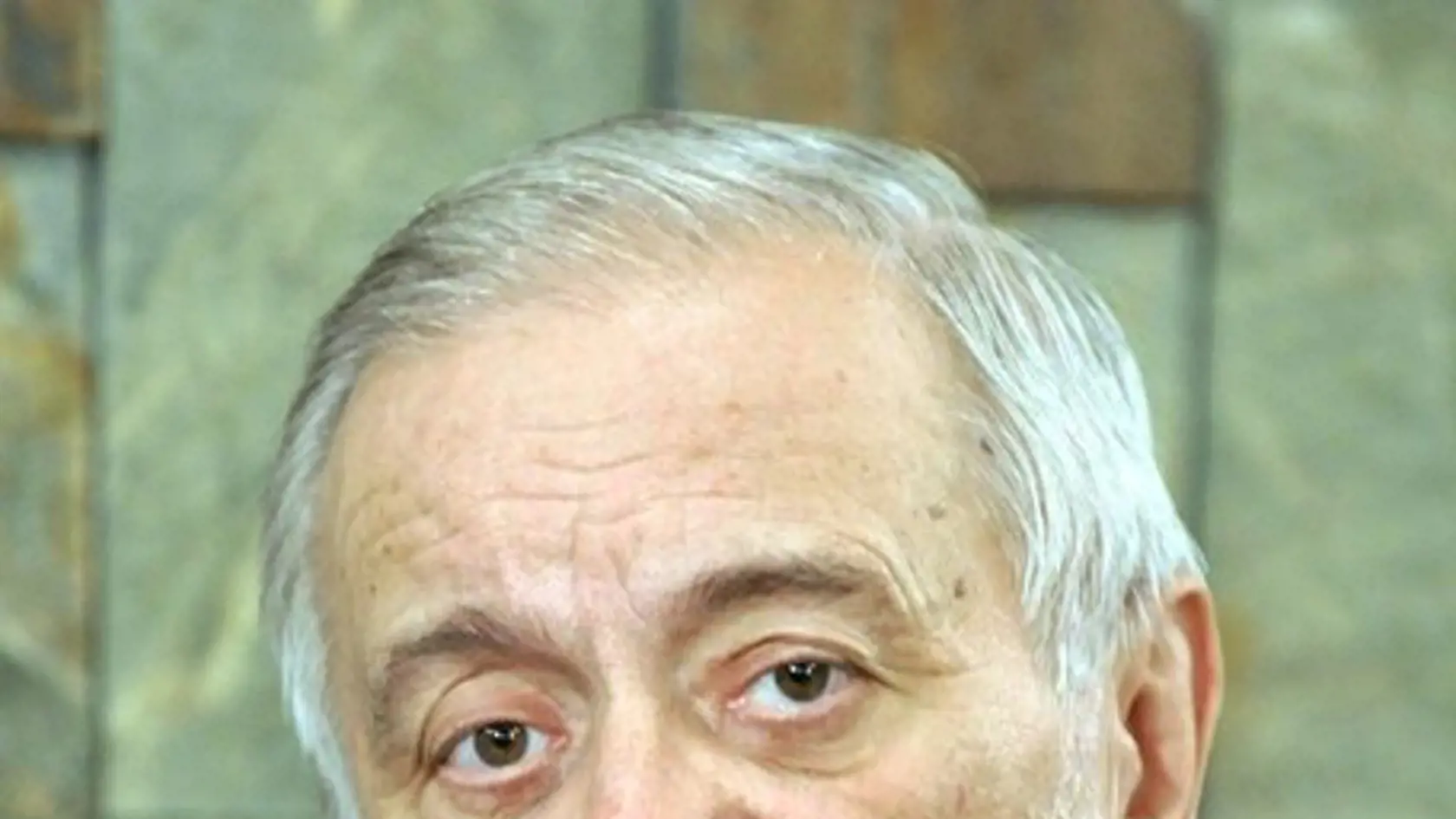 Milan Lasica porozprával divákom Divadla L+S zážitky, ktoré zažil s dlhoročným priateľom Julom Satinským.