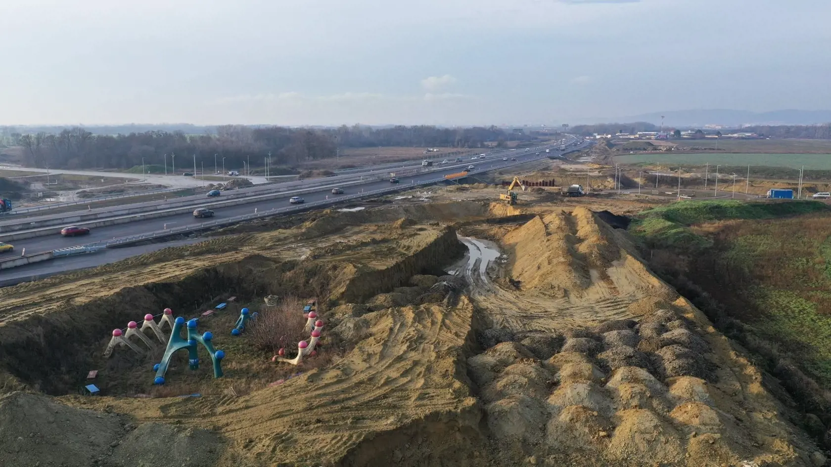 2019: Záber pripravovanej križovatky Triblavina ešte so zachovanými preliezačkami.