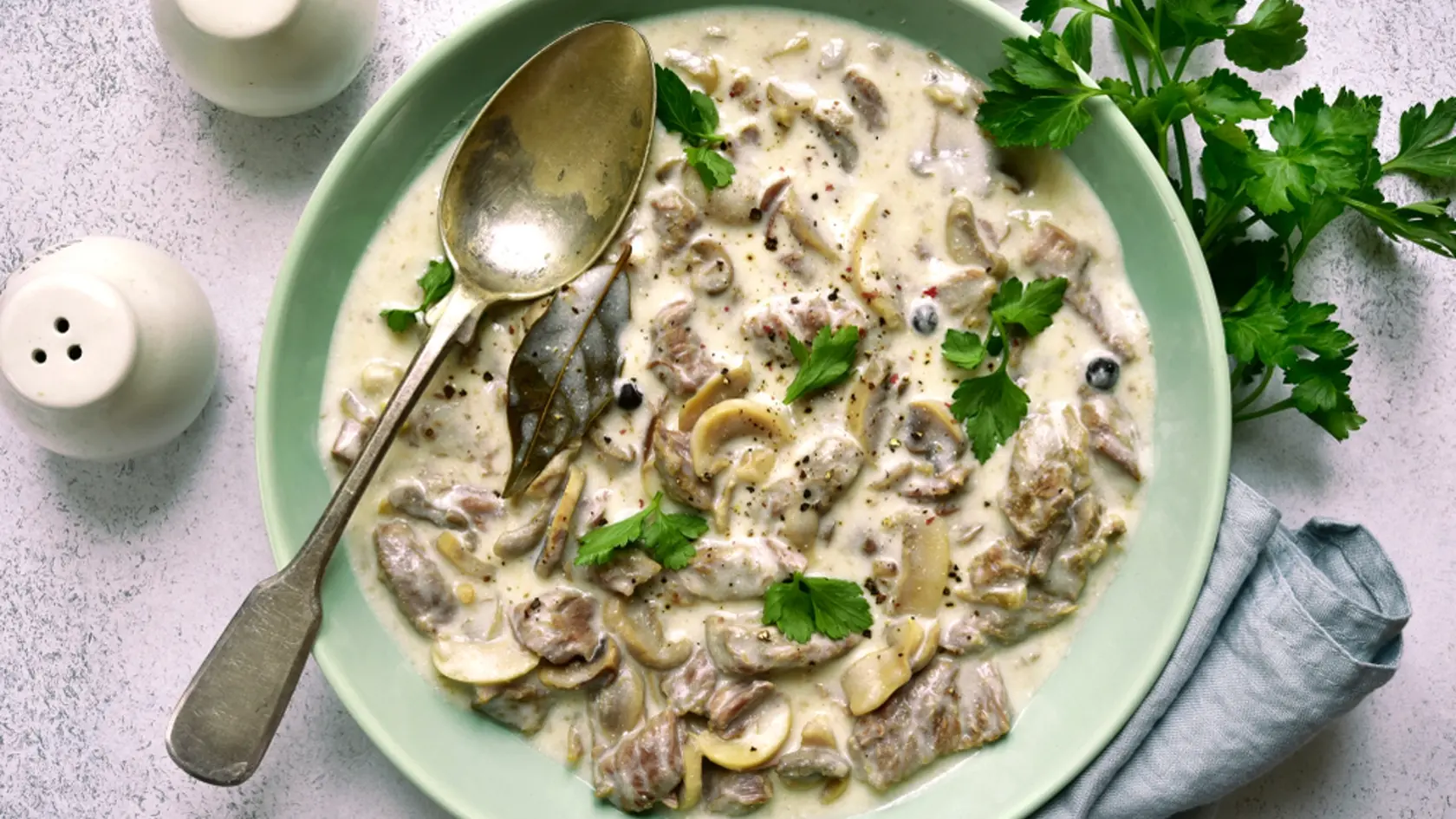 Stroganov s hríbami nezaťaží žalúdok.