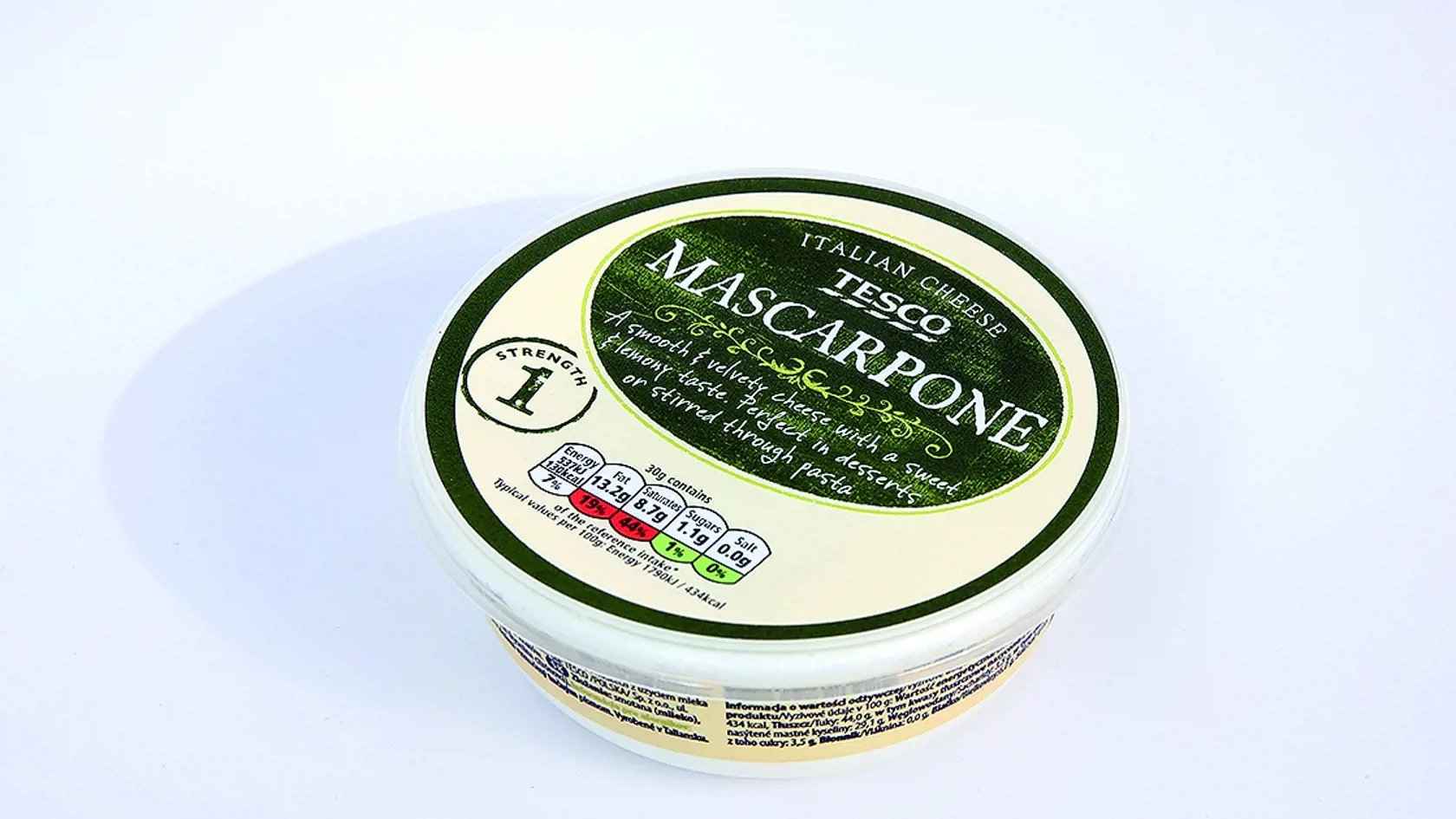 
Mascarpone Tesco, 250 g Predáva/ Tesco Krajina pôvodu/ Taliansko Zloženie/ smotana, regulátor kyslosti: kyselina citrónová Energia v 100 g/ 1 790 kJ Bielkoviny/ 6 g Sacharidy/ 3,5 g Tuky/ 44 g
REDAKCIA HODNOTÍ: Smotanovo biely syr má sviežu neutrálnu vôňu a extra hustú konzistenciu. Na okrajoch je minimum vyzrážanej srvátky. Textúra je zamatovo hladká, ale ťažšie sa mieša. Chuť syra je šľahačkovo sladkastá až maslová, ideálna najmä na prípravu sladkých krémov a dezertov. Tento syr má najvyšší