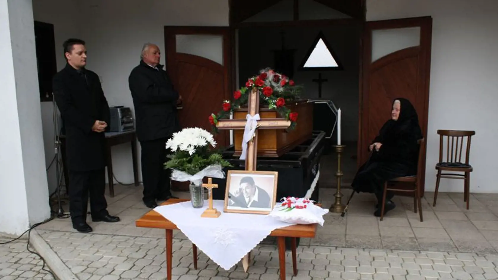 Arnolda Gergelya (†33), ktorý spolu s ďalšími dvomi Slovákmi zahynul počas letu Airbasu A330 z Brazílie do Paríža, v sobotu pochovali doma.