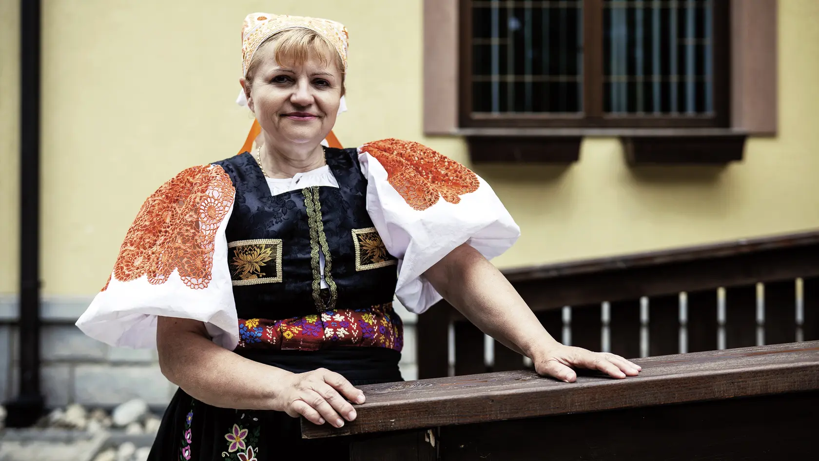 ELENA MARCINEKOVÁ sa teší z práce, ktorá ju baví. V kroji sa cíti ako kráľovná.