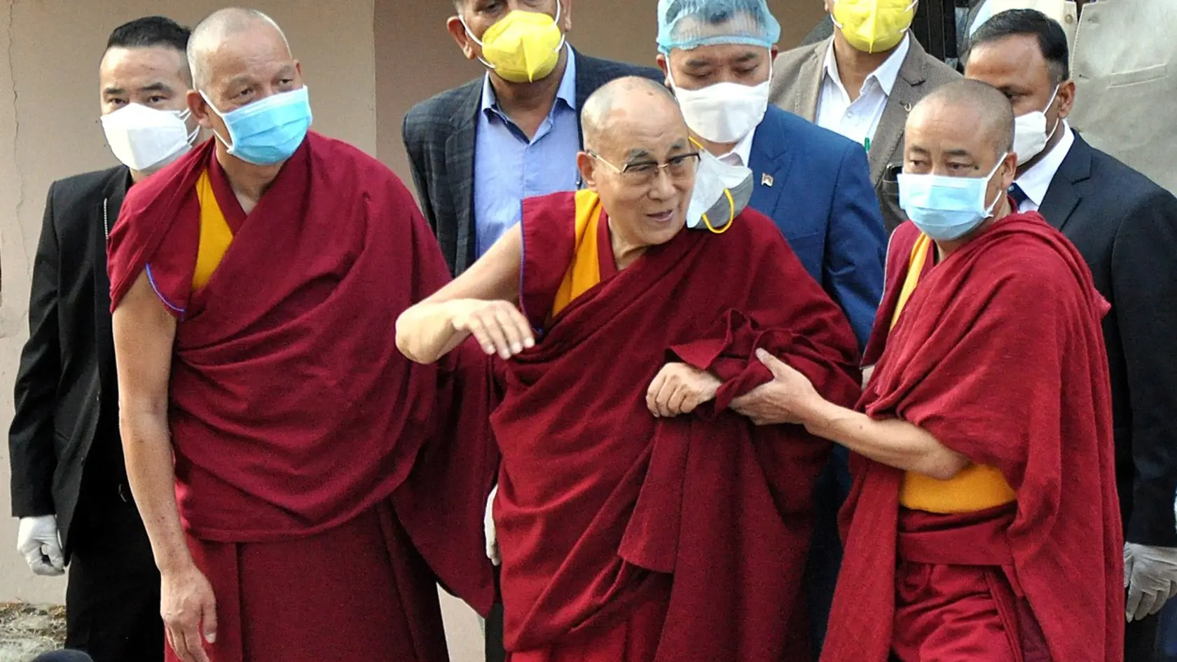 Tibetský duchovný vodca dalajláma sa dal zaočkovať proti koronavírusu.