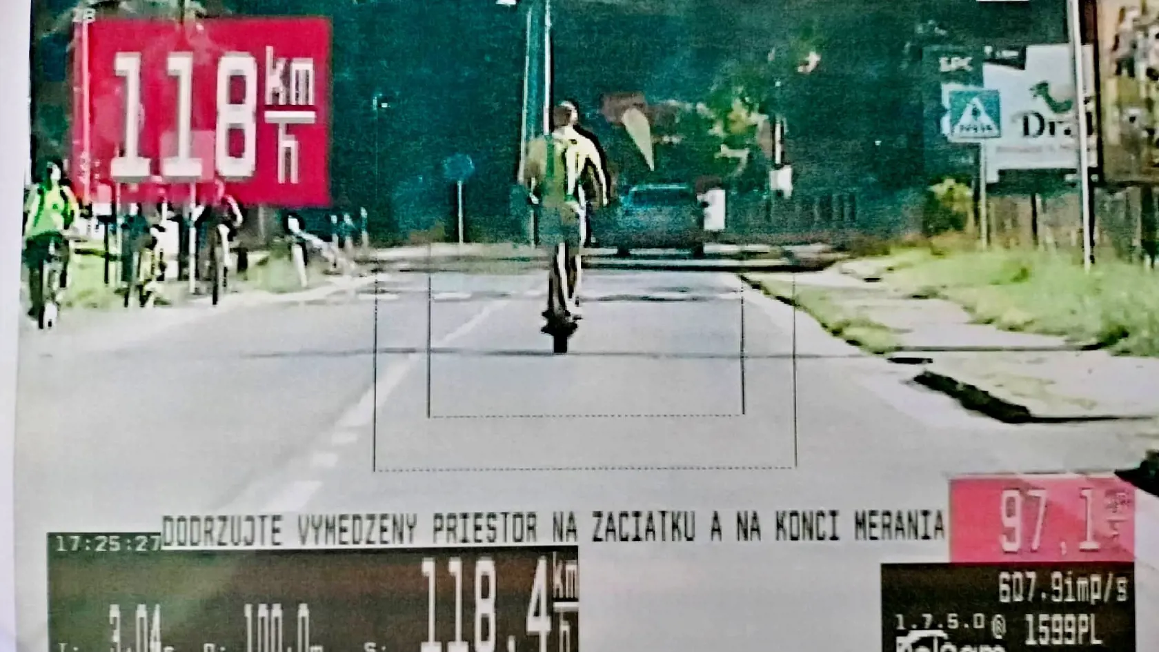 Kolobežkár uháňal po Liptovskom Mikuláši 118-kilometrovou rýchlosťou.