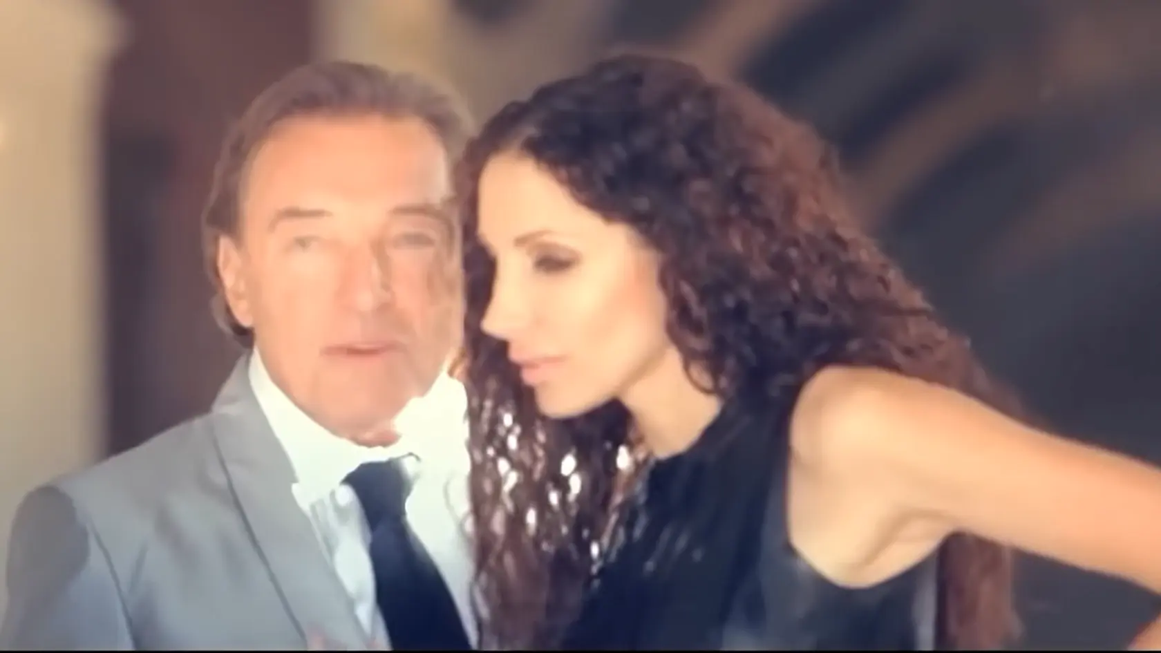 Oľga Lounová a Karel Gott spolu v roku2012 naspievali dueto Dál za obzor, no do postele sa nedistali.