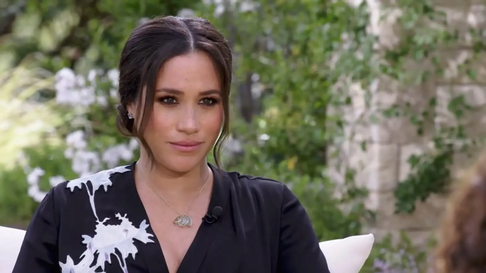Rozhovor moderátorky Oprah Winfrey s princom Harrym a Meghan sa nakrúcal v záhrade ich sídla v Montecite.