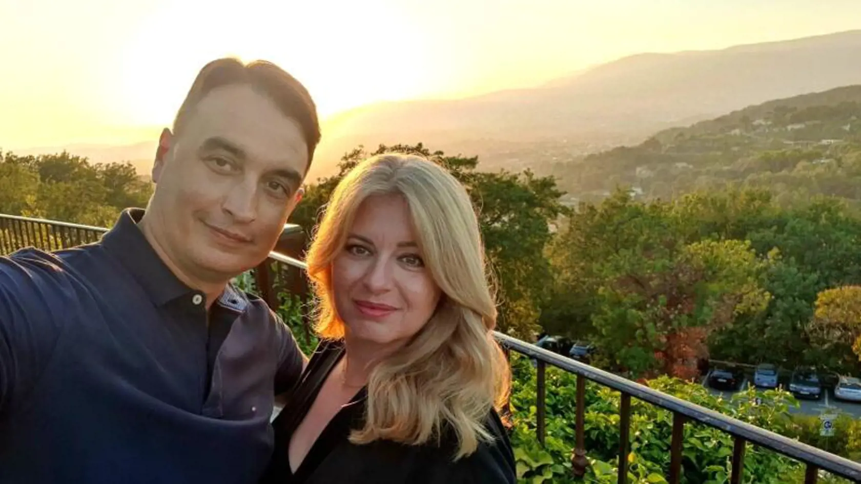 "Časť dovolenky strávila prezidentka tento rok vo Francúzsku, odkiaľ je aj spomínaný záber, a ďalšie dni tradične na Slovensku," uviedol hovorca prezidentky Martin Strižinec. Na snímke je prezidentka so svojim partnerom Jurajom Rizmanom.