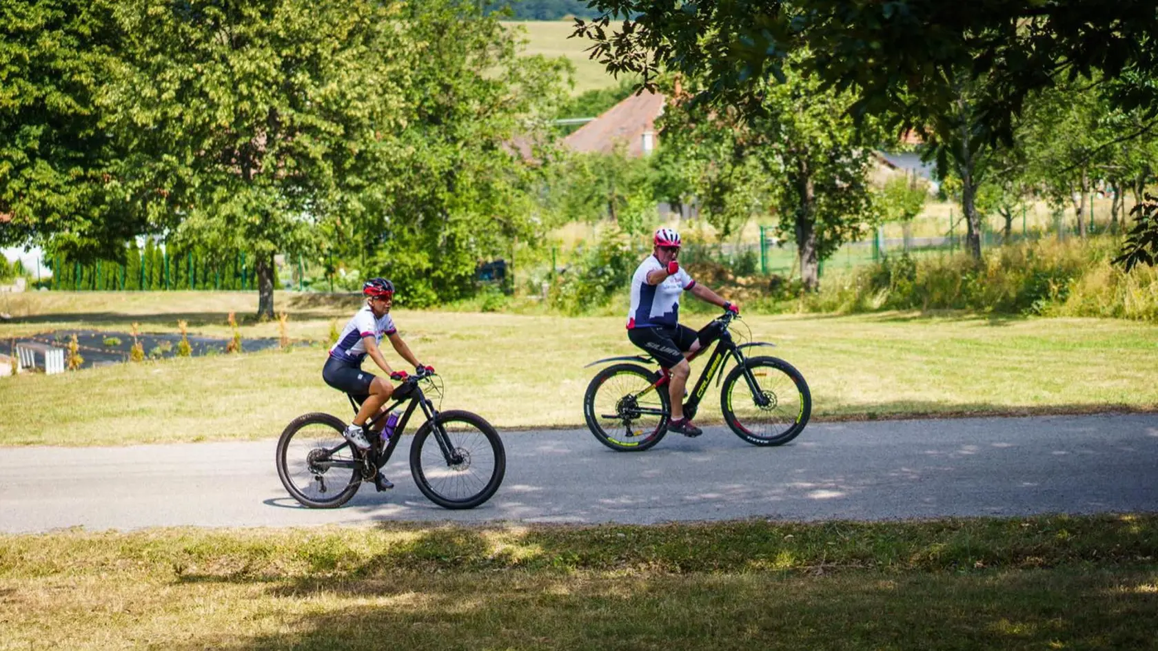 Saková sa môže pochváliť krásnymi štíhlymi nohami, ktoré predviedla v cyklisťákoch.