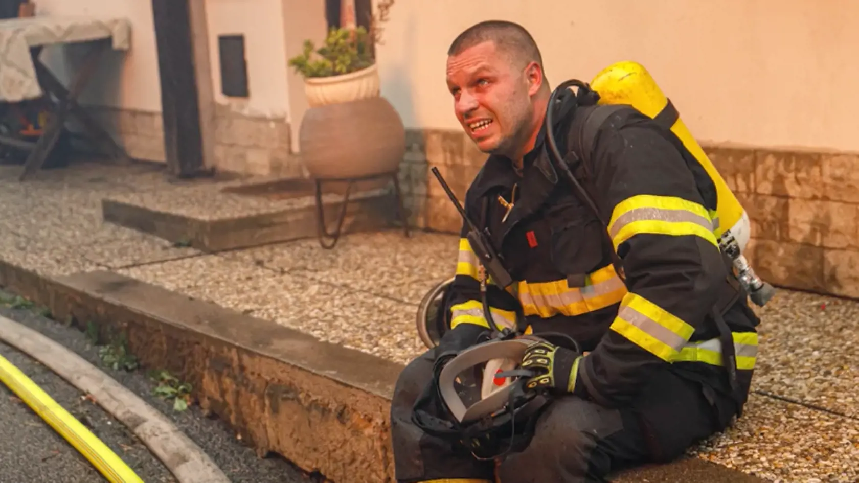 Neúnavný boj hasičov s ničivým požiarom v Národnom parku České Švajčiarsko.
