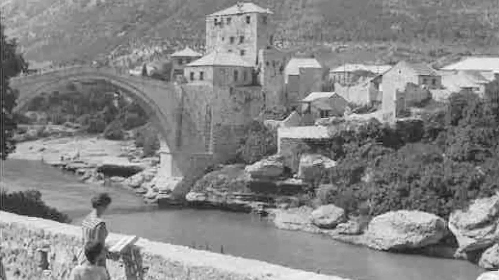 1964: Bývalá Juhoslávia bola takmer bez turistov. Toto je most v Mostare.