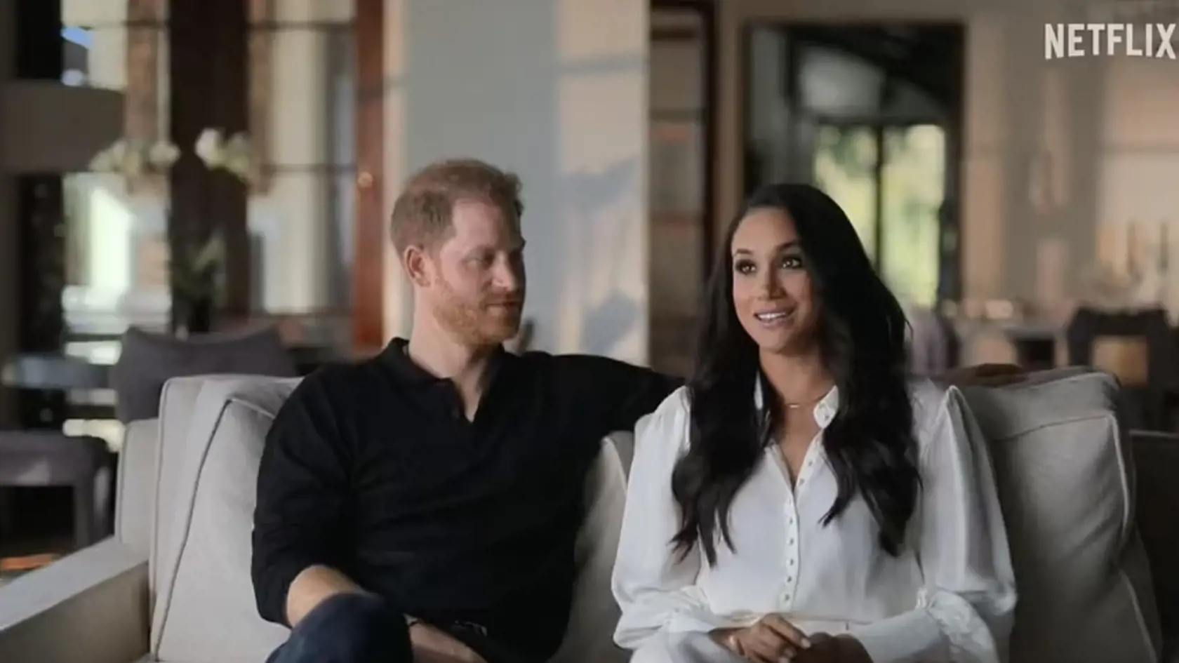 Meghan a Harry sa boja o priazeň a nevzdávajú sa.