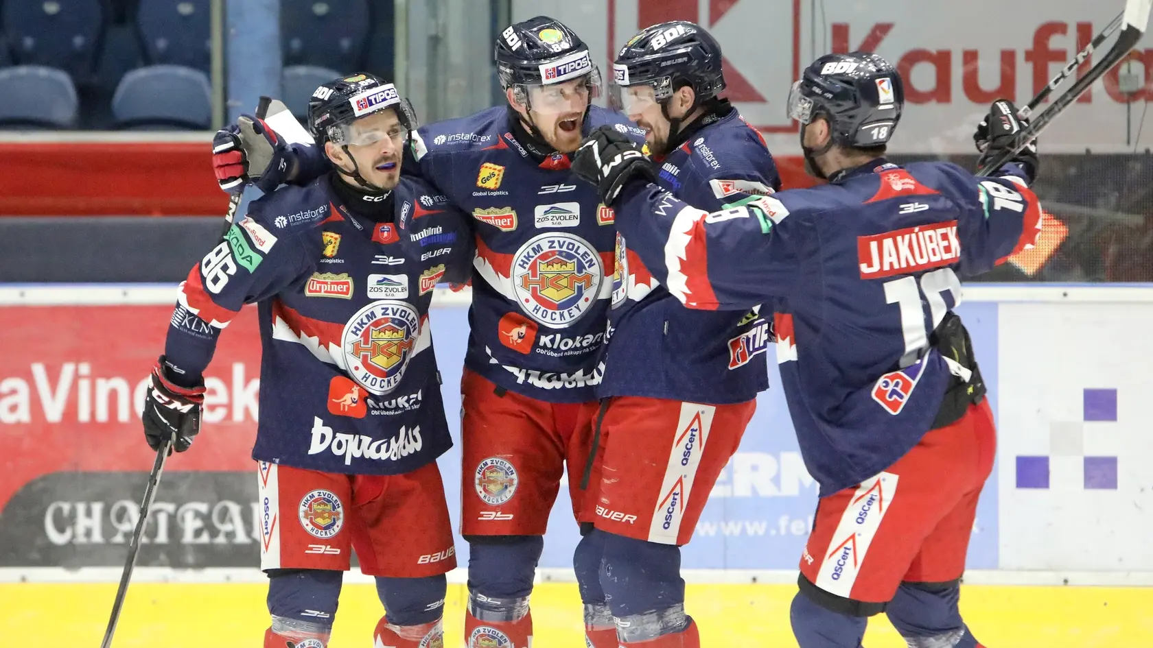 Na snímke gólová radosť Zvolena počas štvrtého zápasu semifinále play off.
