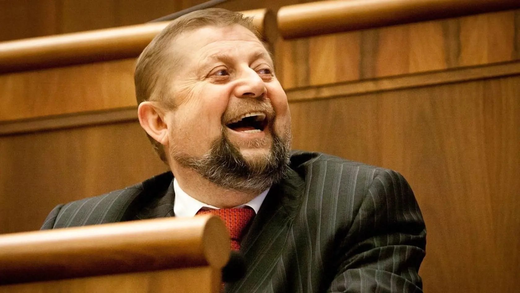 Štefan Harabin založil stranu a do tej verbuje ľudí zaujímavým spôsobom.