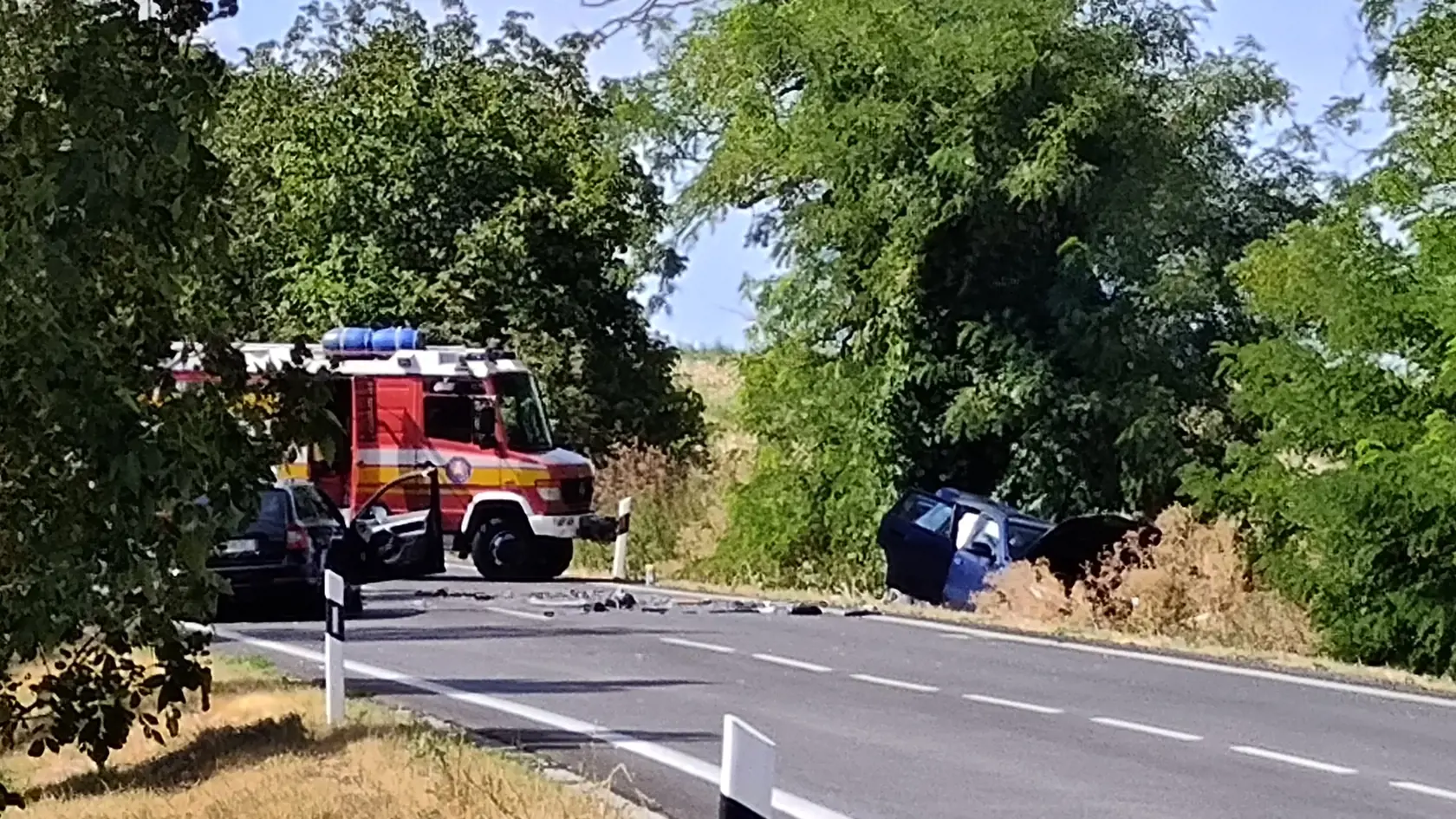 Podľa prvotných informácií sú zranení muž, žena i dieťa.