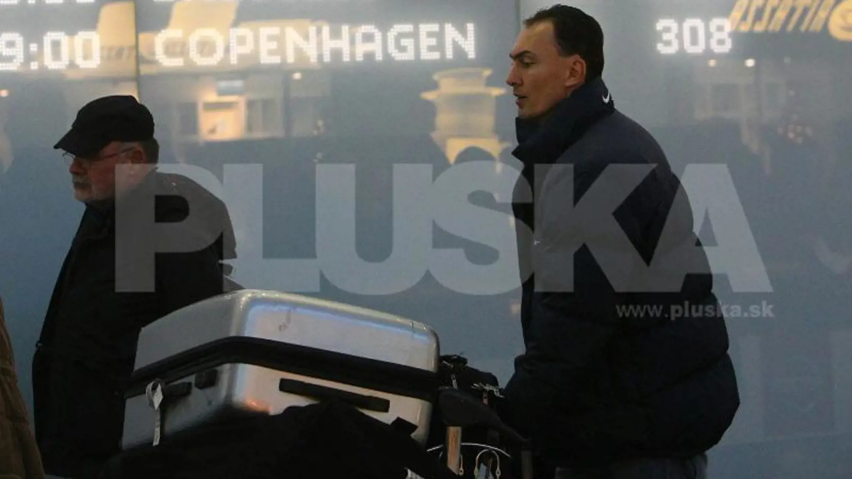 Miroslav Šatan po prílete na na viedenskom letisku Schwechat.