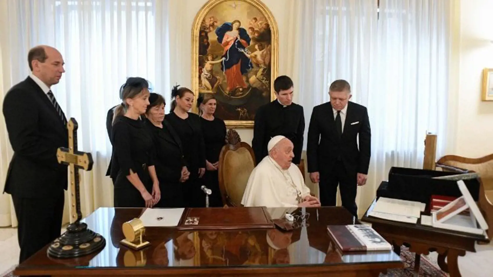 Robert Fico Svätému Otcovi poďakoval za podporu v súvislosti s atentátom, za prejavy blízkosti k slovenskému národu a zaželal mu skoré uzdravenie. 