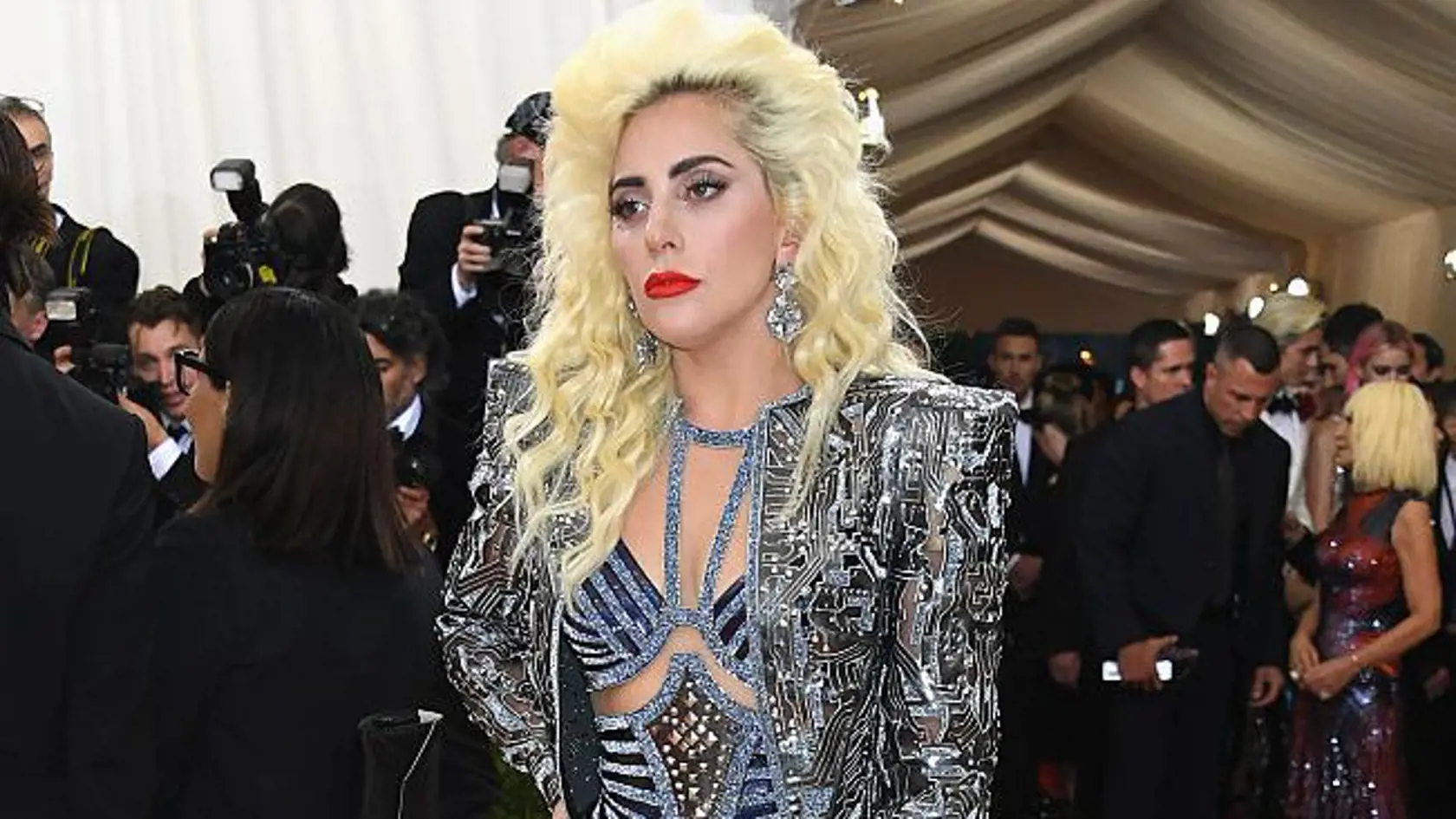Lady Gaga v outifte Versace