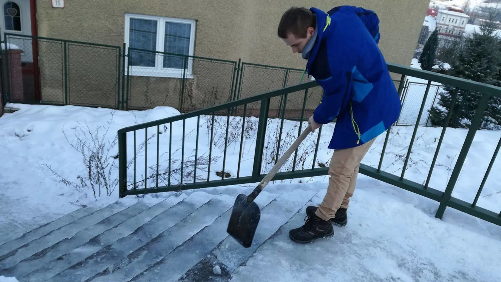 Povinnosti pri odpratávaní snehu sa menia. Ilustračné foto