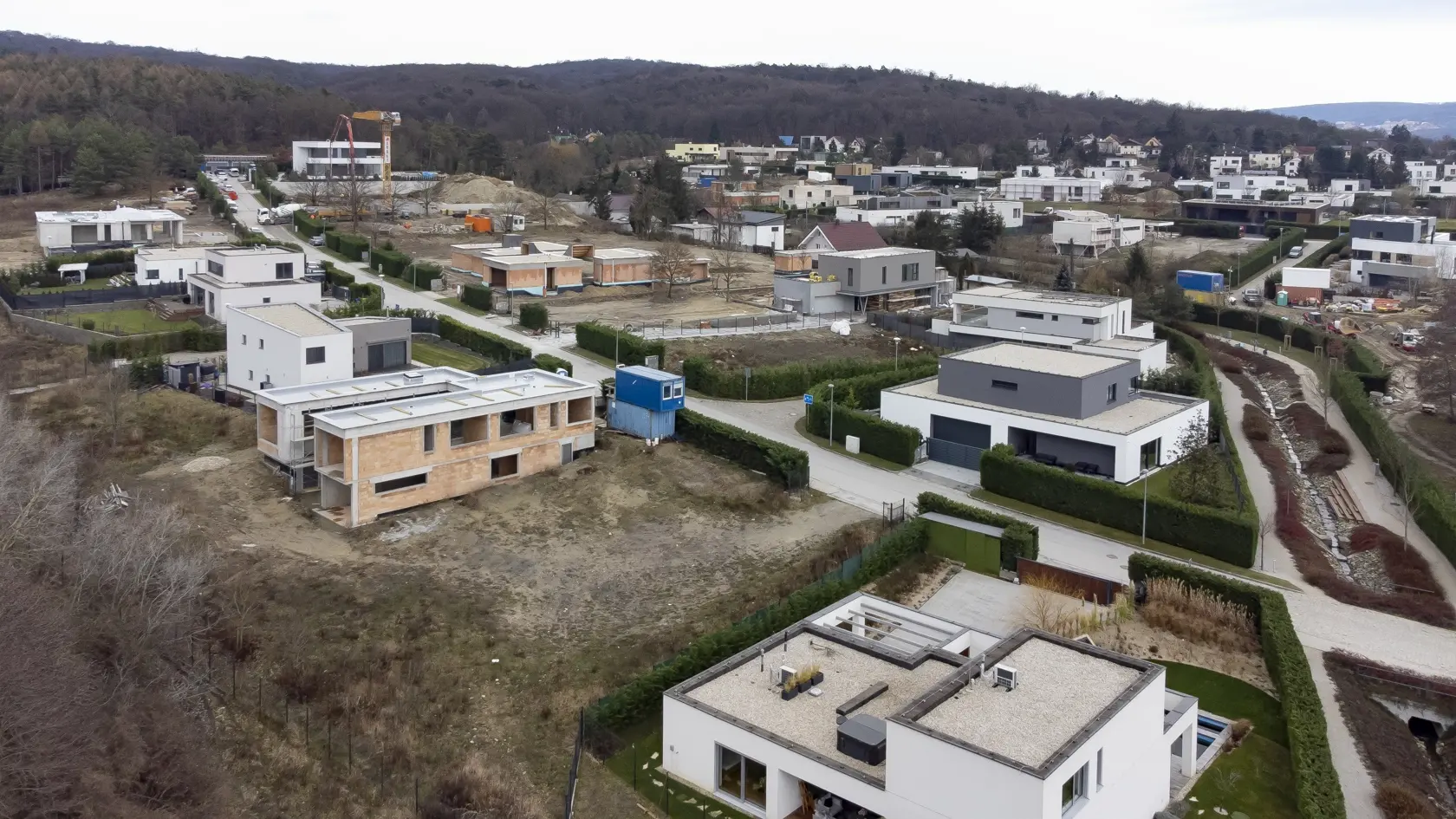 Dom, ktorý si Ondrej Kandráč so svojou manželkou Erikou postavili v bratislavskej mestskej časti Záhorská Bystrica. Takto vyzeral ešte počas výstavby.