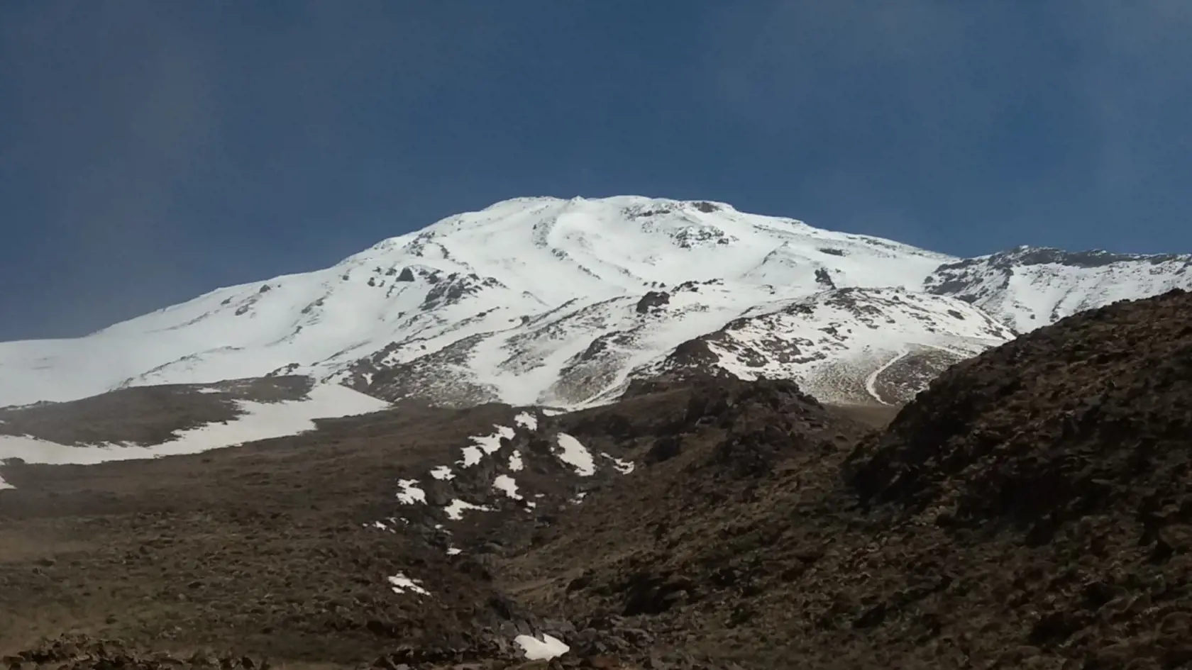 Hora Damavand ako na dlani.