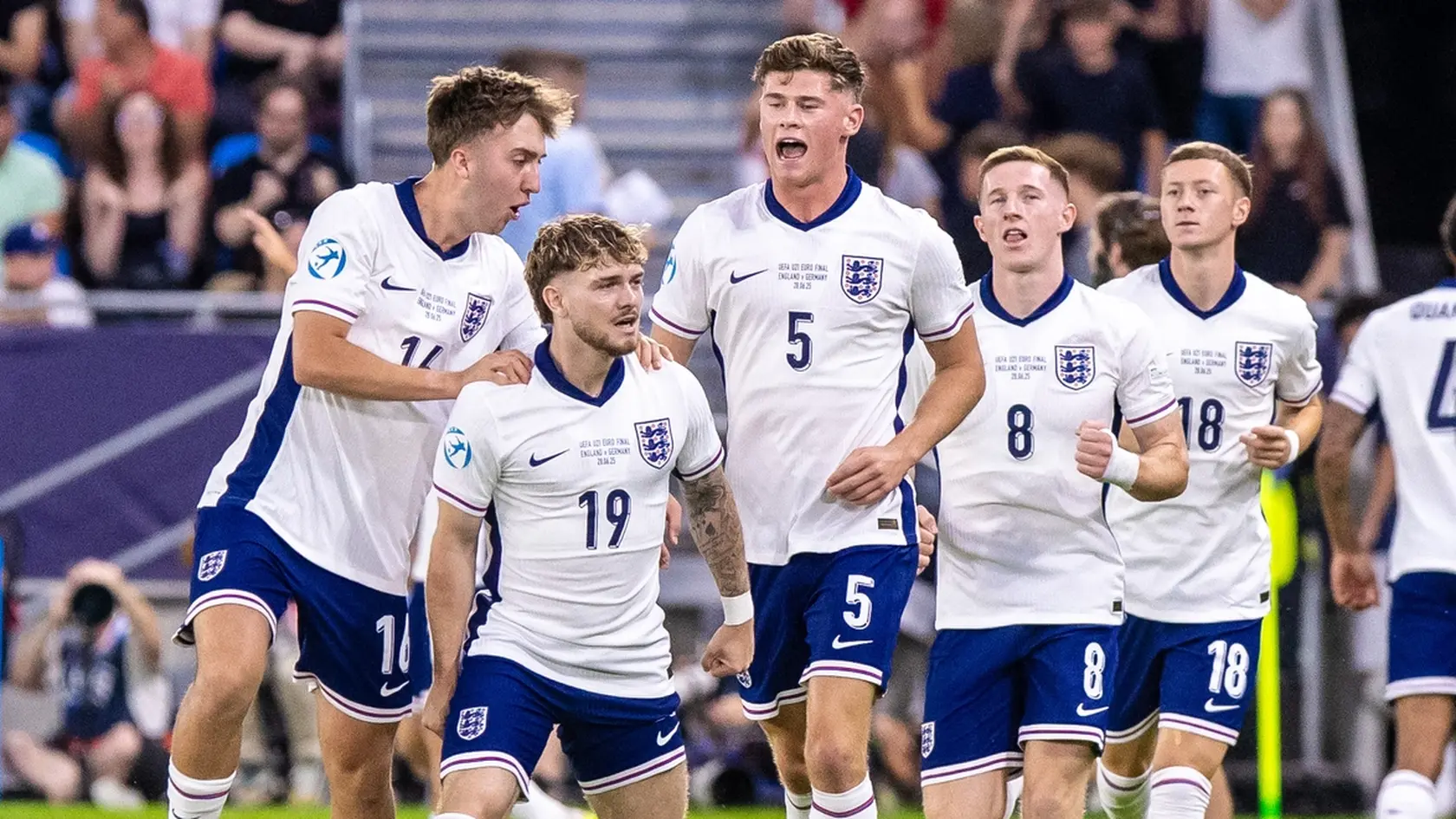Finálový zápas medzi Anglickom a Nemeckom na majstrovstvách Európy hráčov do 21 rokov 2025 v Bratislave. Anglicko, ako úradujúci šampión, bude hrať na Slovensku 18. novembra 2025 zápas kvalifikácie ME 2027.