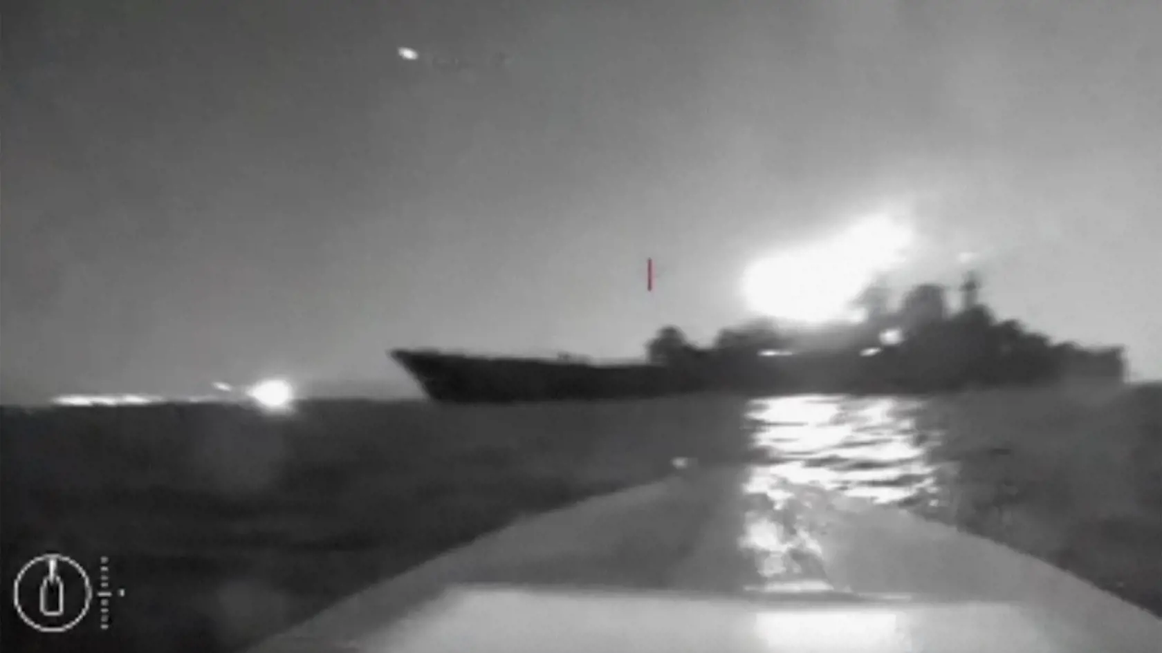WA 26 - Videosnímka vydaná v piatok 4. augusta 2023 zobrazuje útok námorným dronom na loď ruskej čiernomorskej flotily Olenegorskij Gorňak na základni Novorossijsk na juhu Ruska. Ukrajina podnikla útok námorným dronom na loď ruskej čiernomorskej flotily Olenegorskij Gorňak na základni Novorossijsk, povedal ukrajinský bezpečnostný zdroj pre tlačovú agentúra AFP v piatok 4. augusta 2023. Útok na ruskú loď na základni Novorossijsk uskutočnil  námorný dron naložený 450 kilogramami TNT a stojí za ním